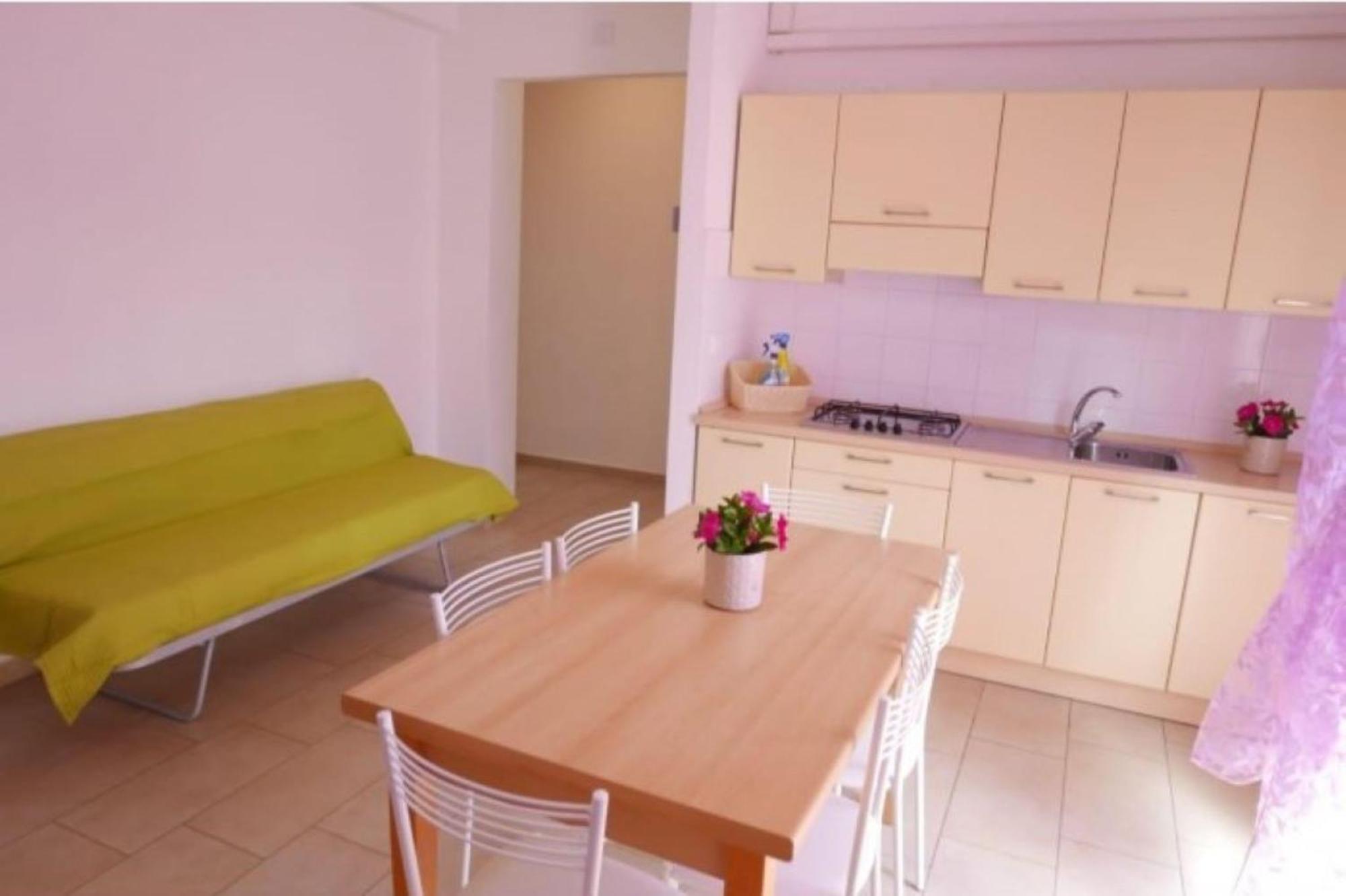 Embrace The Sea Breeze In Apartment